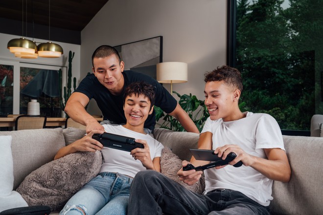Seu iPhone virou um console? Backbone One PlayStation Edition aparece com desconto