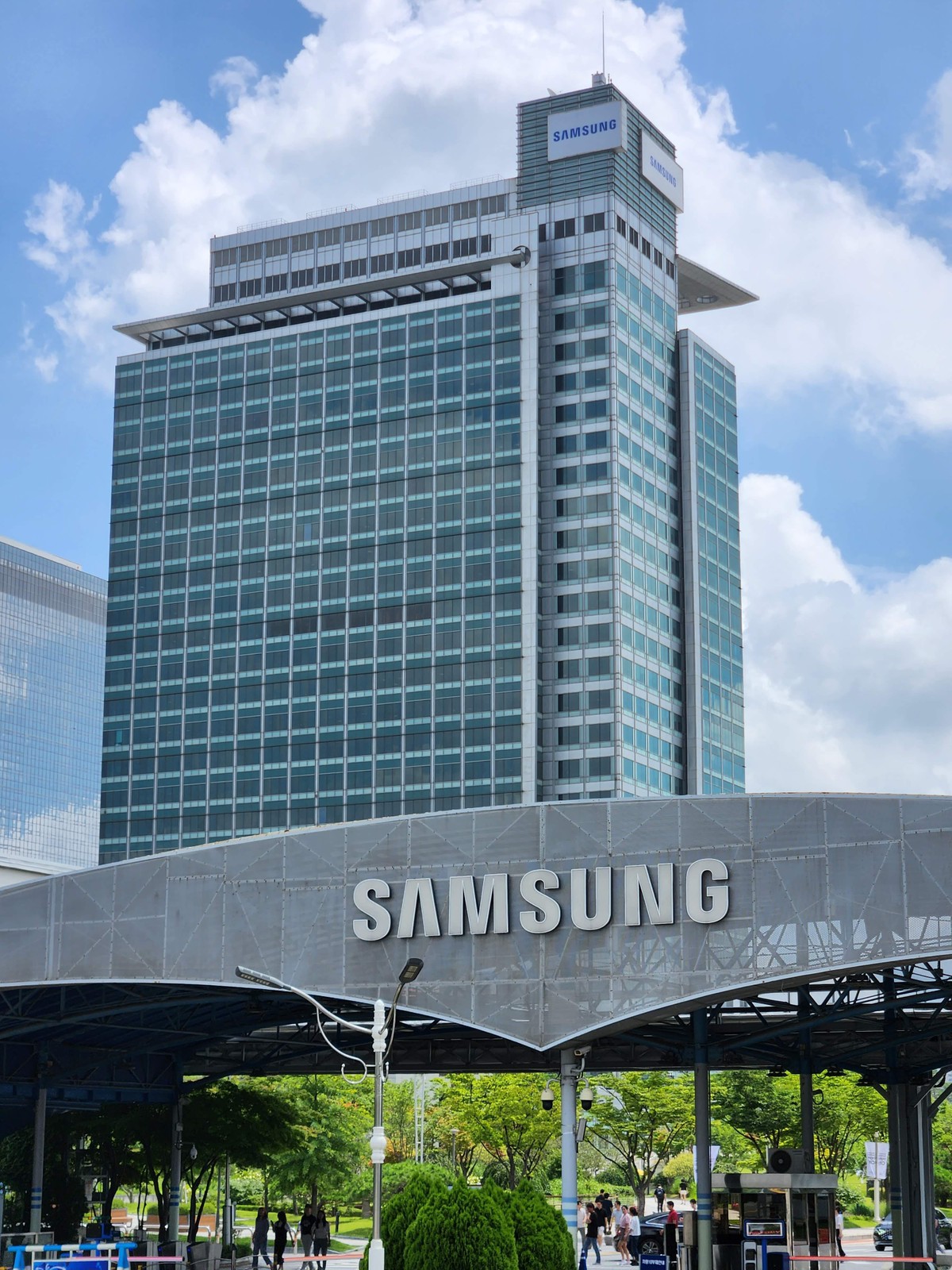 Samsung Display leva QD-OLED para monitores menores com foco em atletas de e-sports