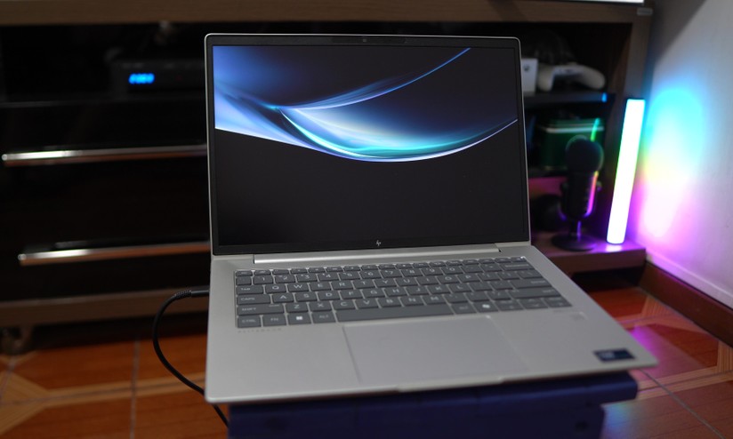 HP EliteBook 640 G11: notebook ultrafino com Intel Core Ultra para