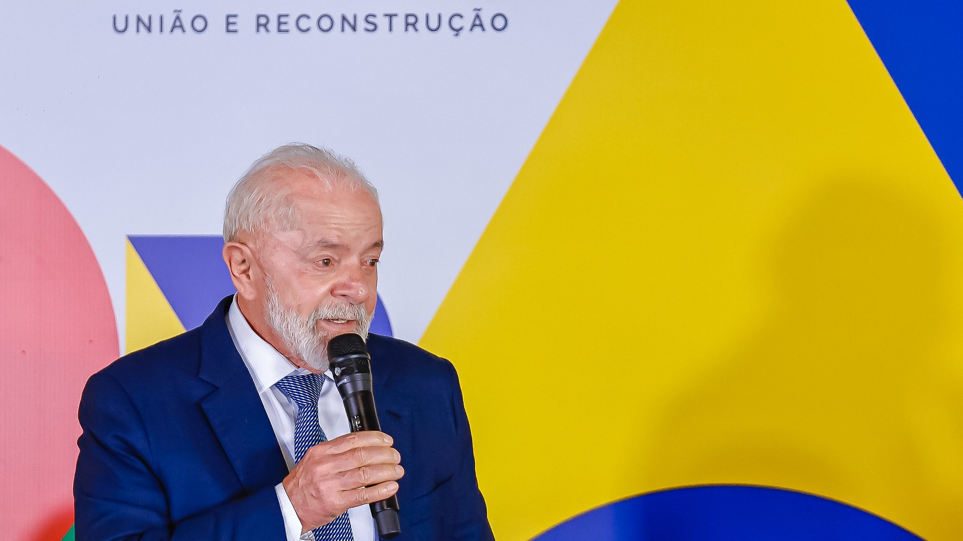 Lula defende que Congresso regulamente as redes sociais antes do STF agir