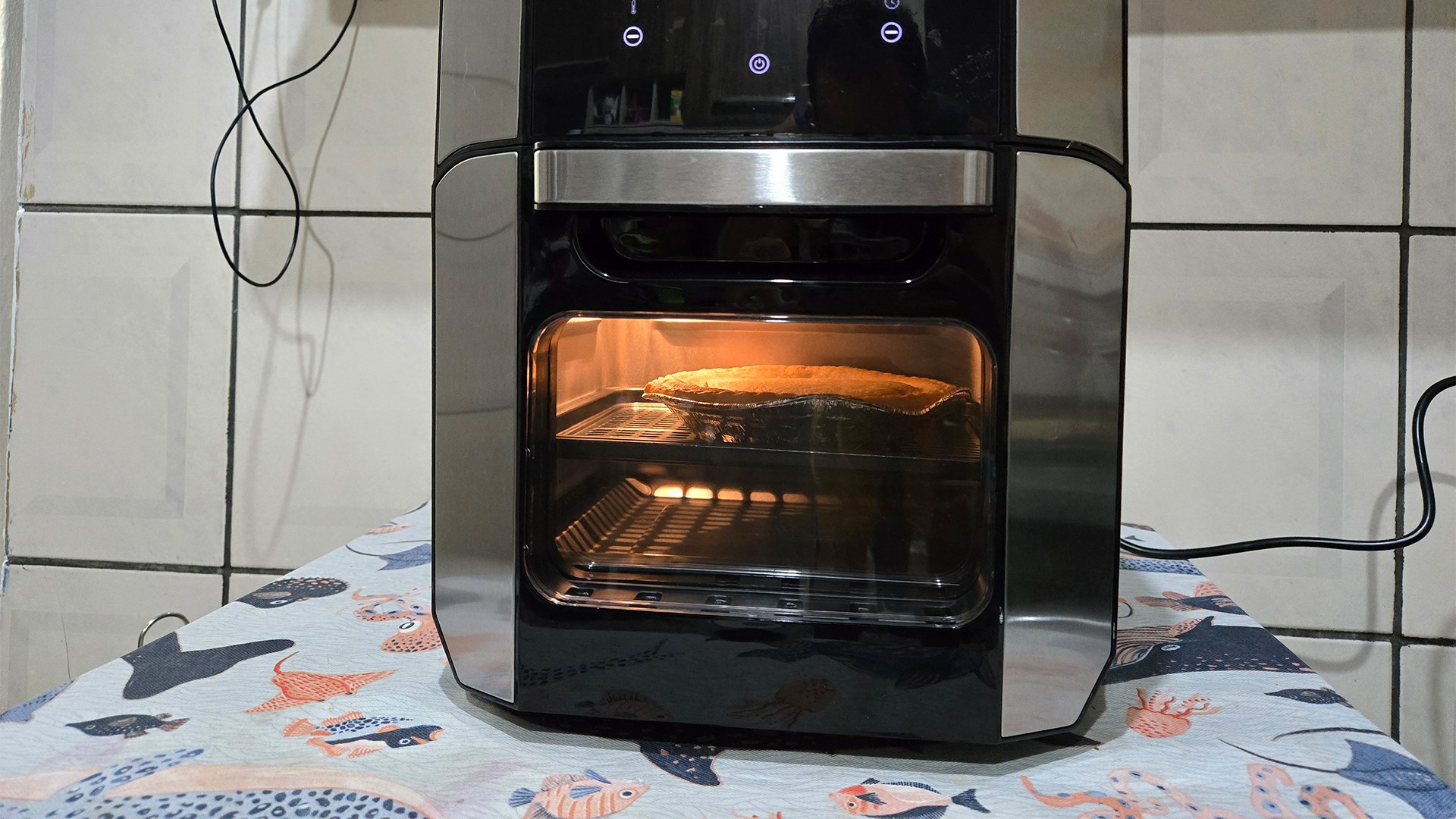 Air Fryer Britânia BFR2100 tem muito espaço e funciona como forno | Análise / Review