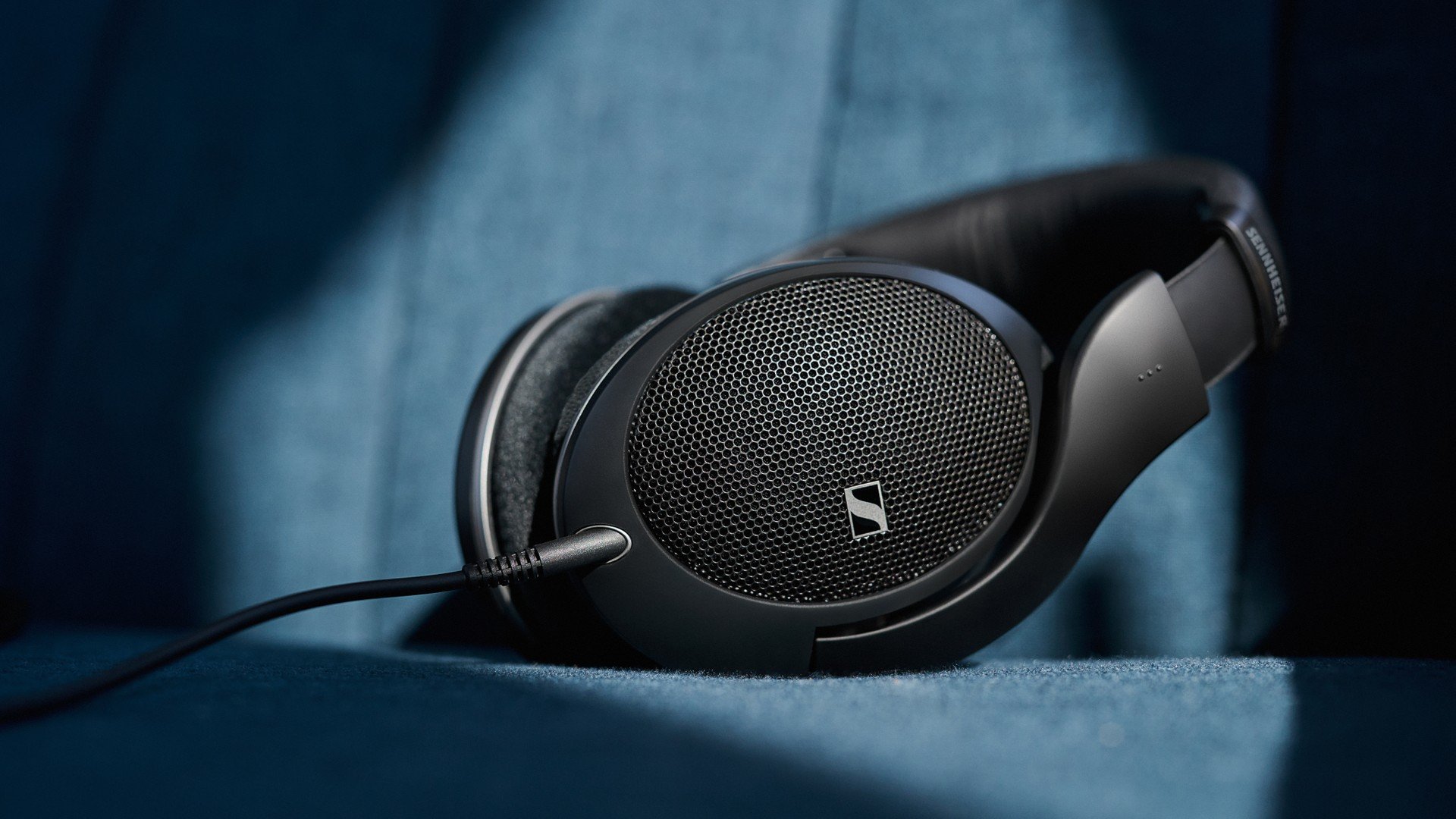 Sennheiser anuncia HD 550 com foco em conforto e graves potentes