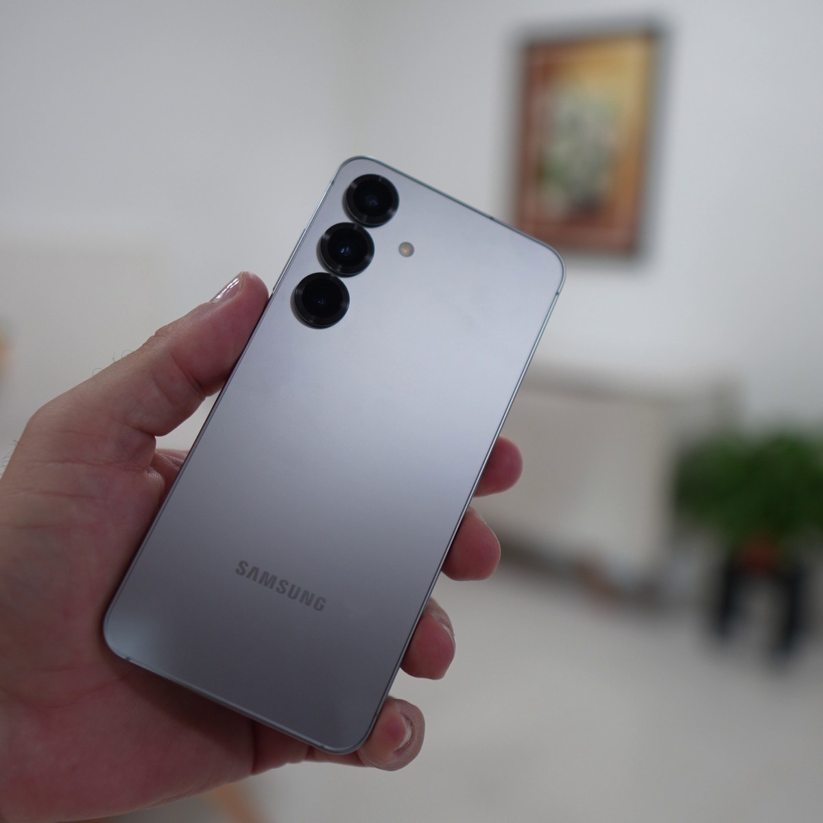 Galaxy S25 com 256 GB: celular top compacto Samsung cai de preço