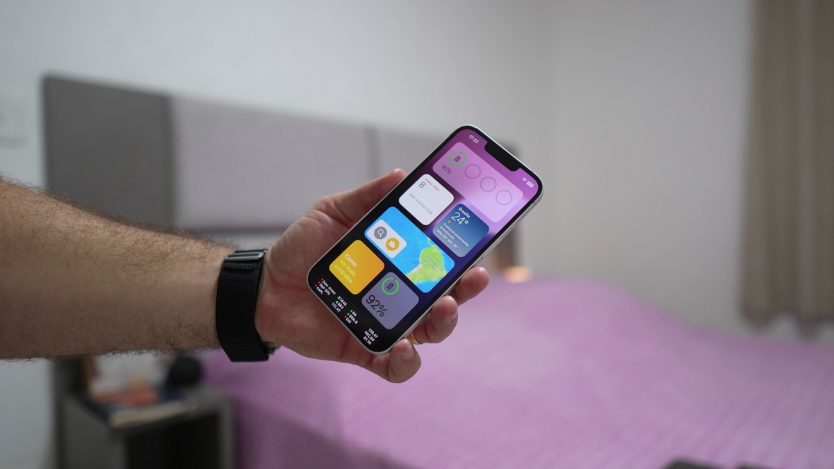 iPhone 16e pelo menor preço histórico! Celular acessível Apple surge em oferta