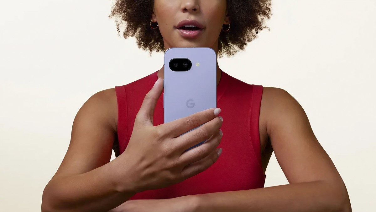 Linhas Google Pixel 9 e 10 recebem novos protetores de tela com modo relógio, clima e mais