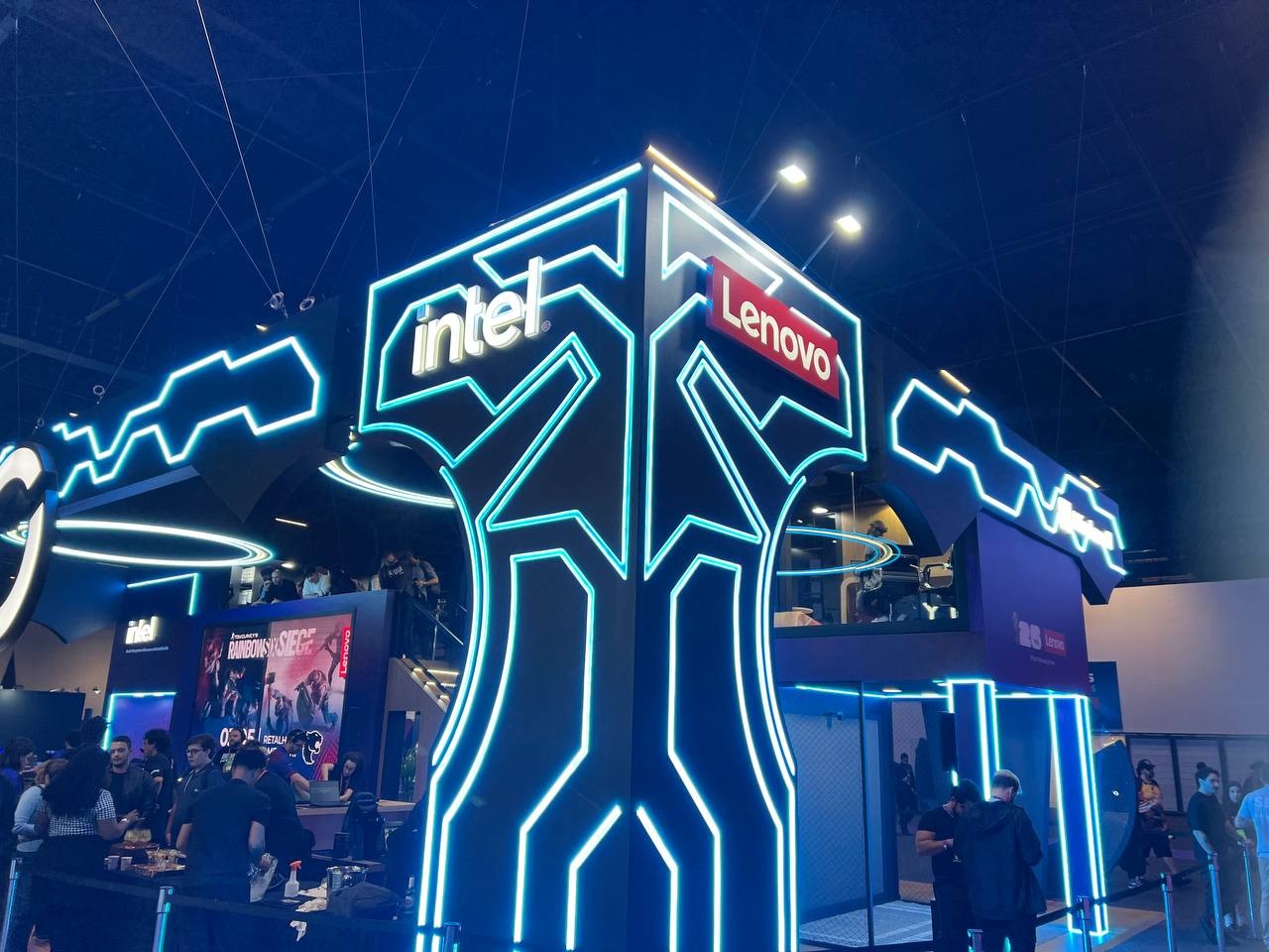 Intel fala sobre tarifações no Brasil, futuro com IA e mais durante a gamescom latam 2025