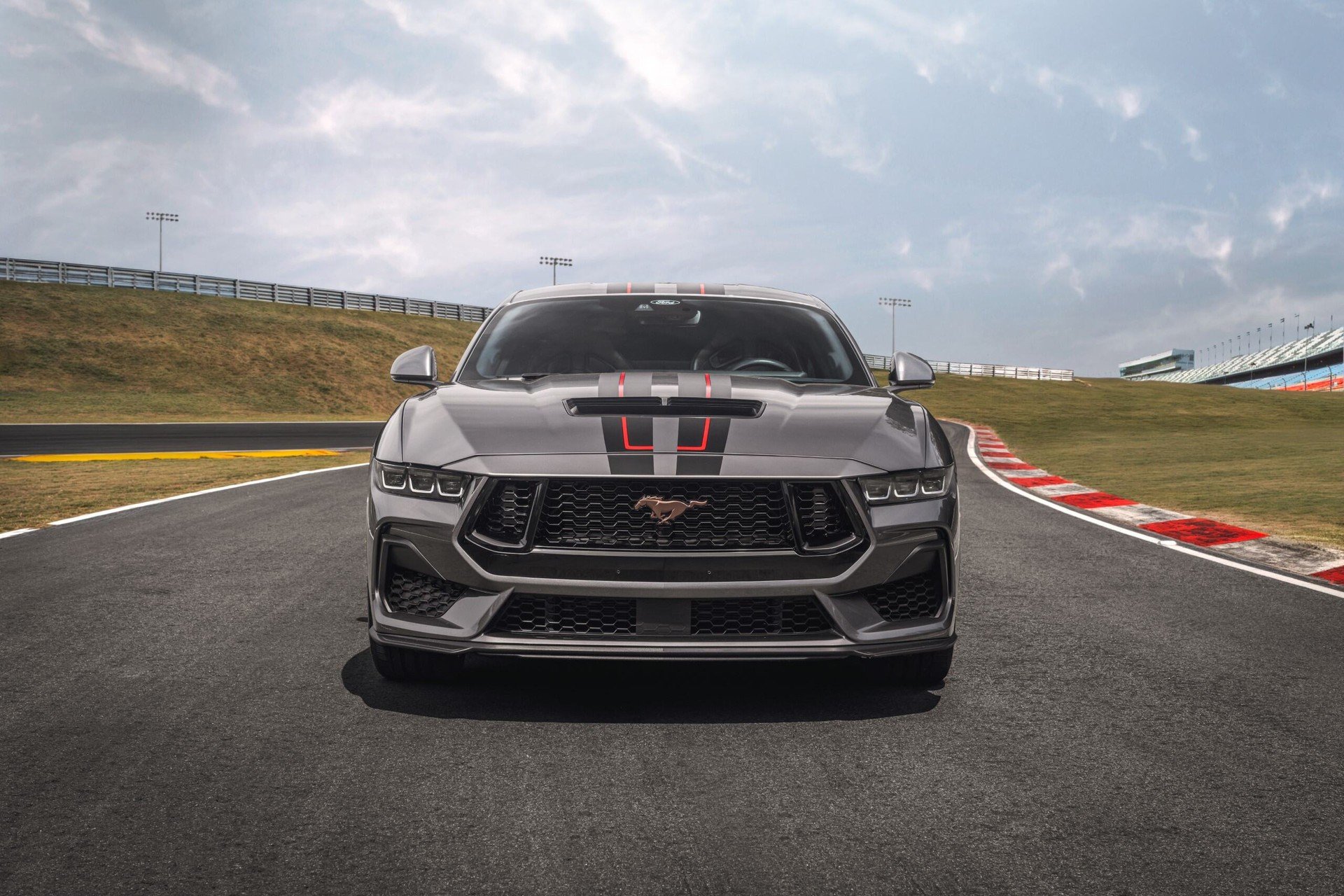 Mustang GT Performance Manual chega ao Brasil em edição limitada; veja o preço