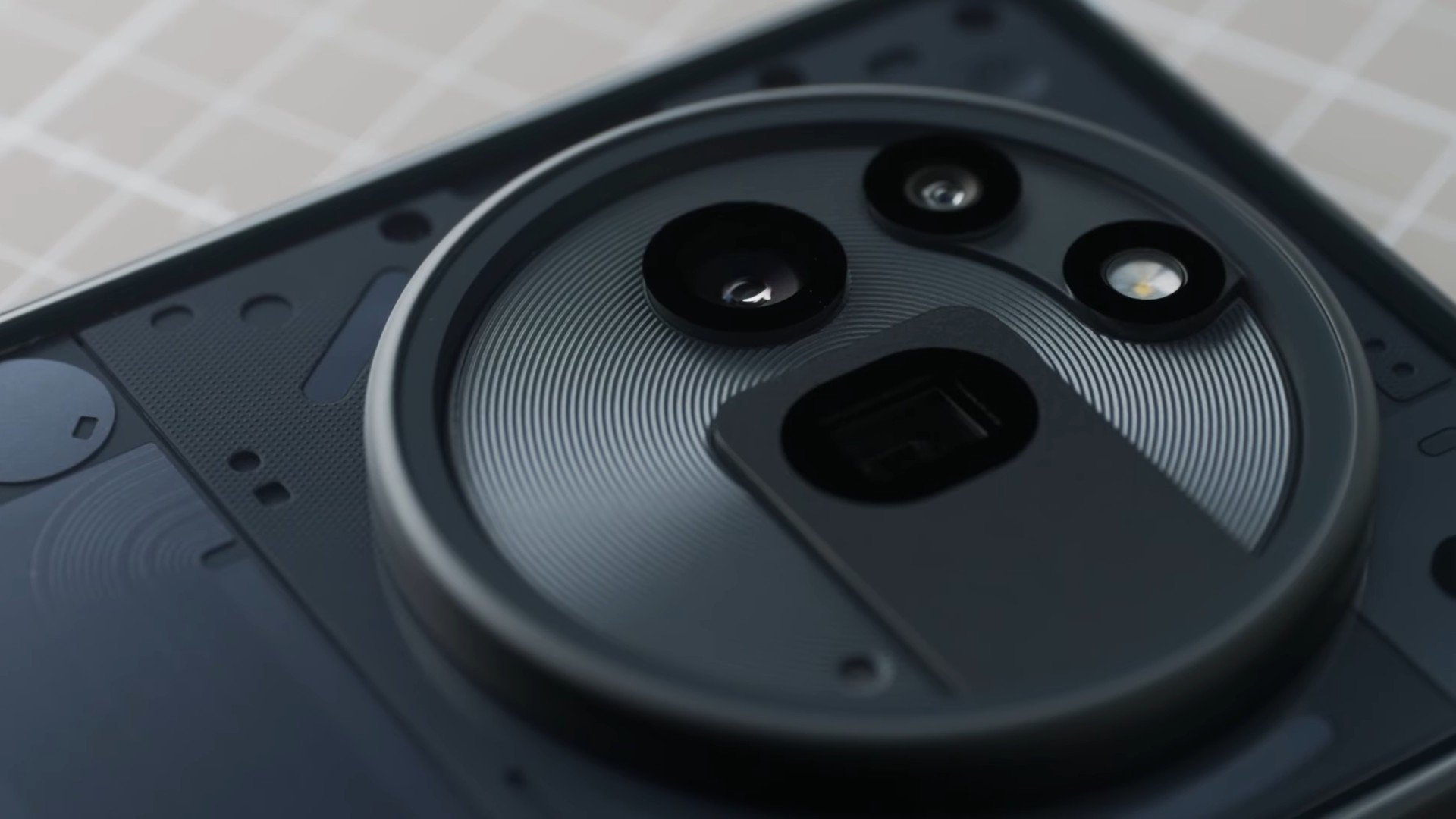 Nothing Phone (3): CEO da empresa revela faixa de preço do celular
