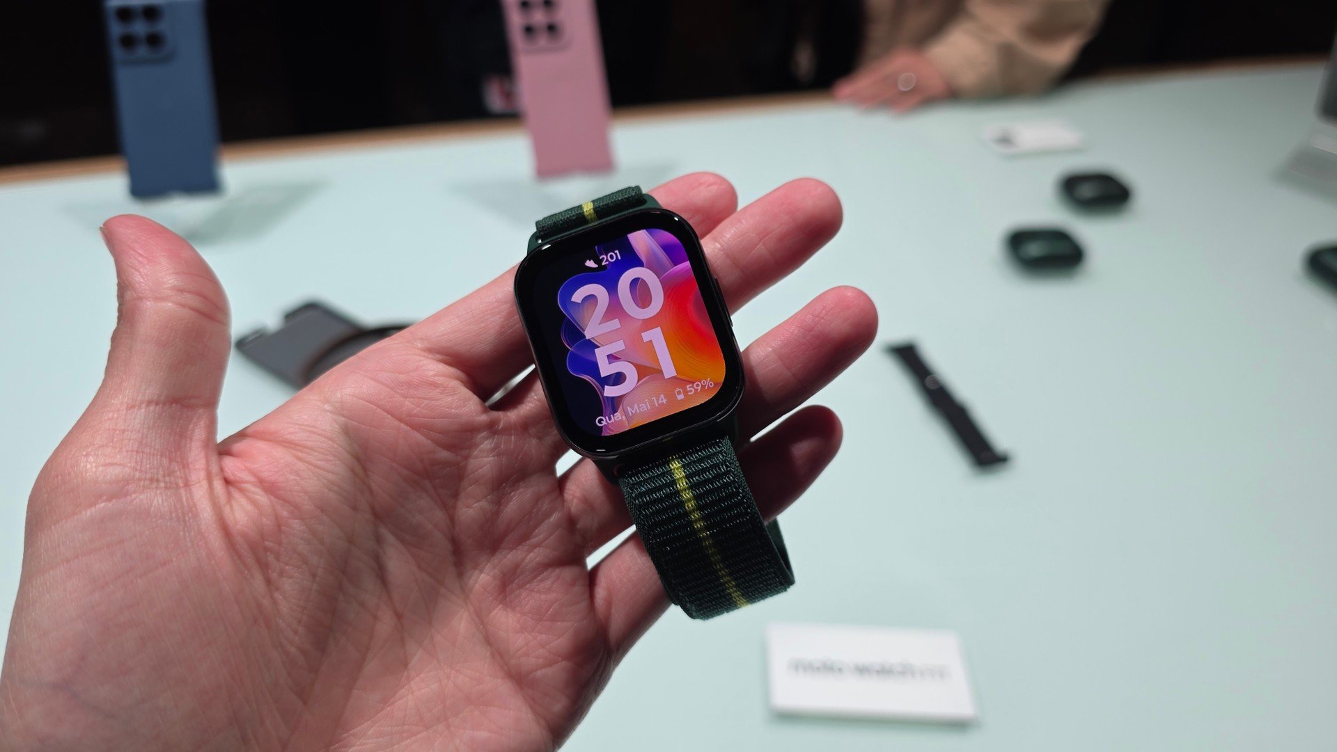 Motorola traz Watch Fit e Buds Loop ao Brasil com até 16 dias de bateria e design premium