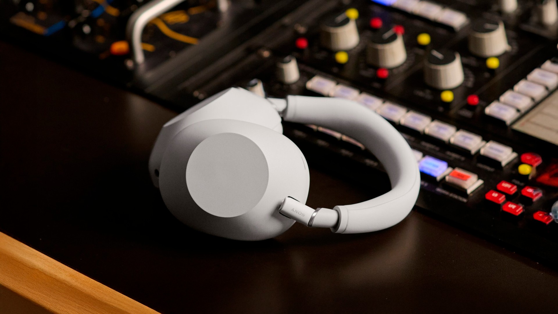Sony WH-1000XM6 é lançado com visual refinado e cancelamento de
