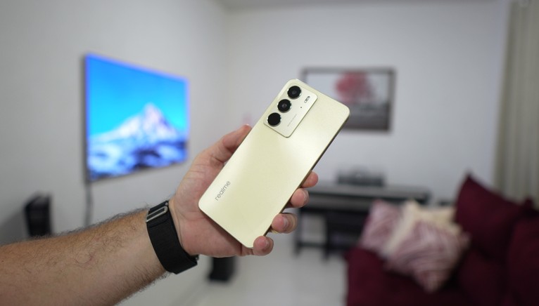 Review realme C75: o tanque de guerra dos celulares de entrada (só não peça muito mais que isso)