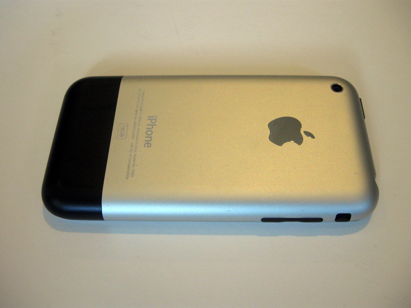 Купить 1 айфон 13. Iphone 2g 2007. Apple iphone 2g. Apple iphone 2. Apple iphone 2g 8gb.