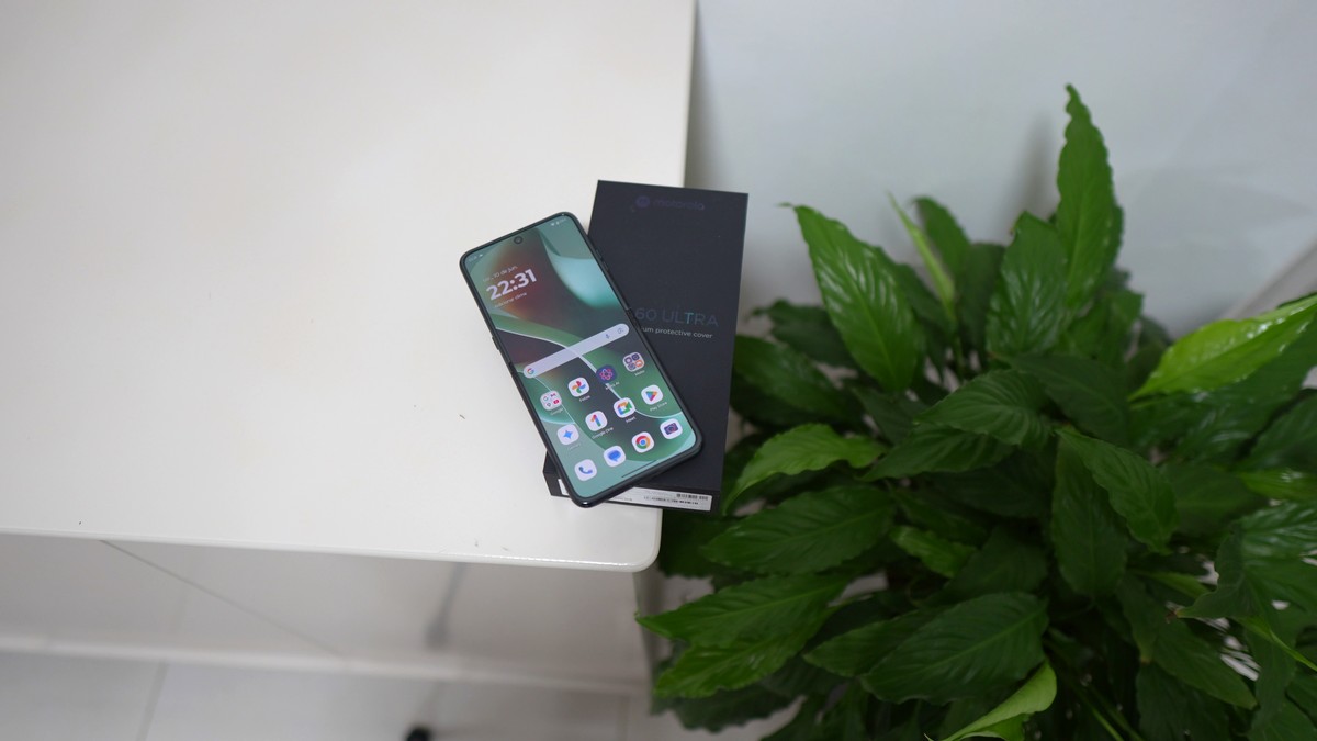 Motorola Razr 60 Ultra com 1 TB! Celular dobrável em oferta na variante turbinada