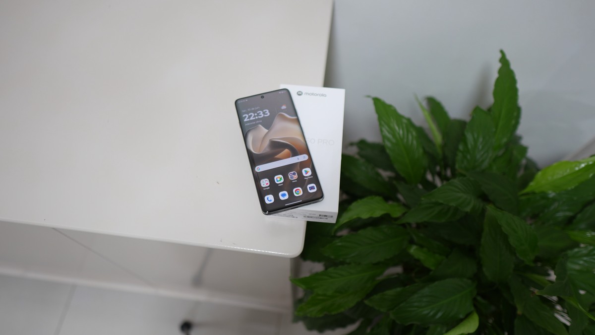 Muito armazenamento! Motorola Edge 60 Pro entra em promoção na variante com 512 GB