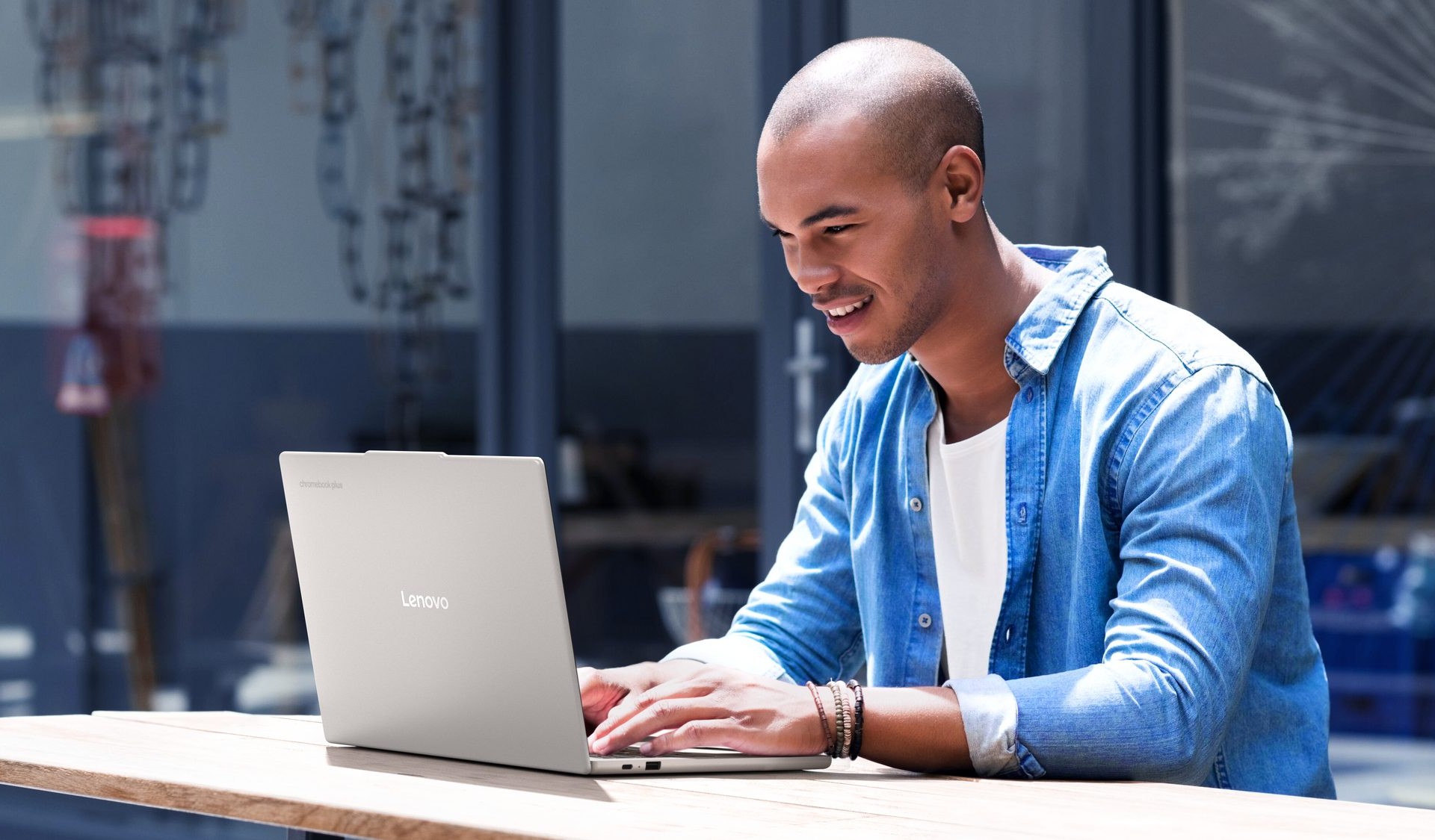 Lenovo Chromebook Plus 14 é lançado com chip MediaTek, tela OLED e
