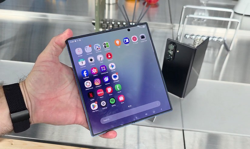 Galaxy Z Fold 7 com 512 GB de armazenamento aparece em oferta na