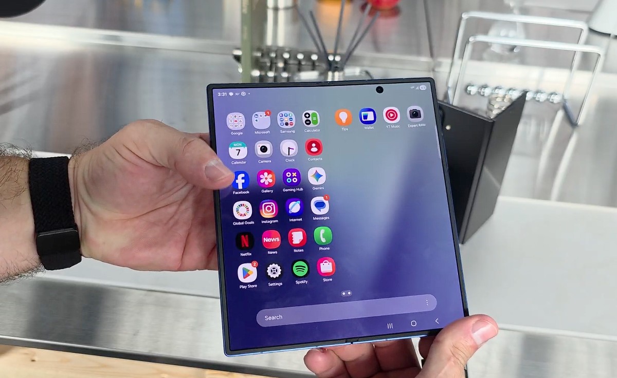 Galaxy Z Fold 7 Enterprise Edition chega ao mercado B2B com três