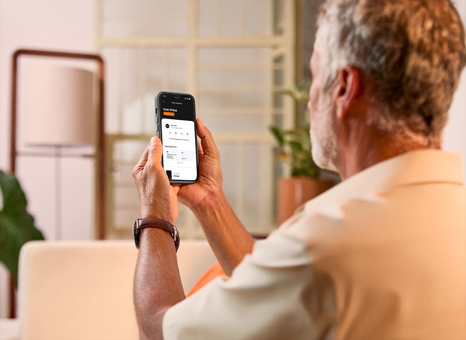 Inter Prime conecta viajantes ao cotidiano americano com chip de celular, conta global e mais