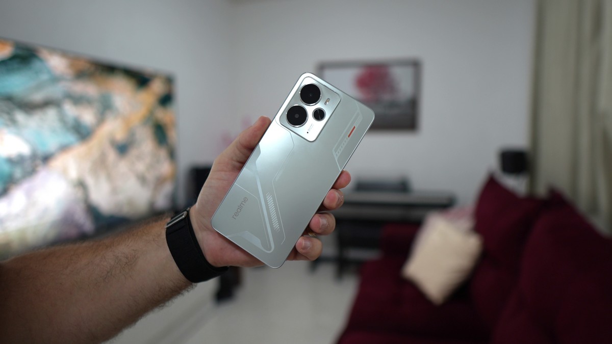 Oferta! Realme 14 5G combina tela AMOLED, bateria gigante e preço baixo