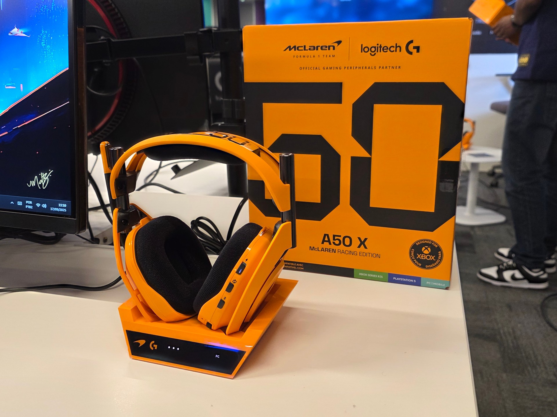 Logitech lança ASTRO A50 X em edição limitada da McLaren no Brasil