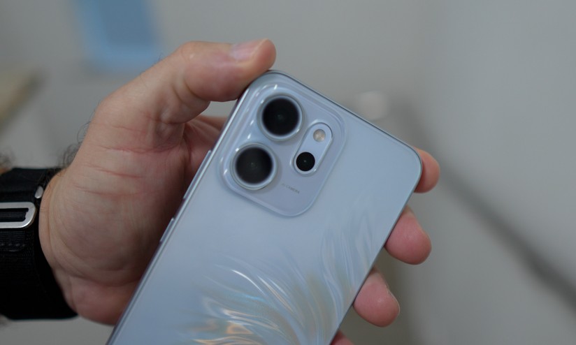 OPPO Reno 14 F: celular intermediário aparece em oferta por menos de R$ 3  mil - Tudocelular.com