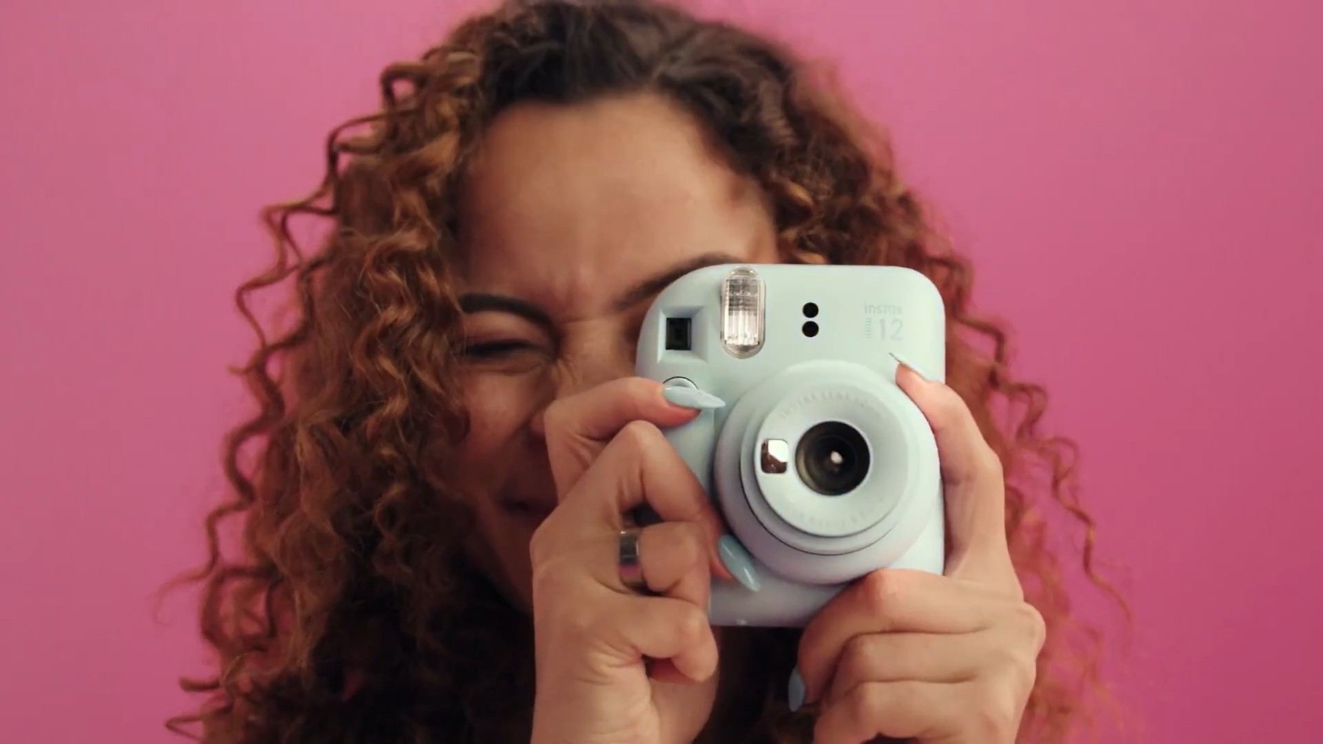 Fujifilm lança novos kits com Instax Mini 12 e filme Mermaid Tail no Brasil