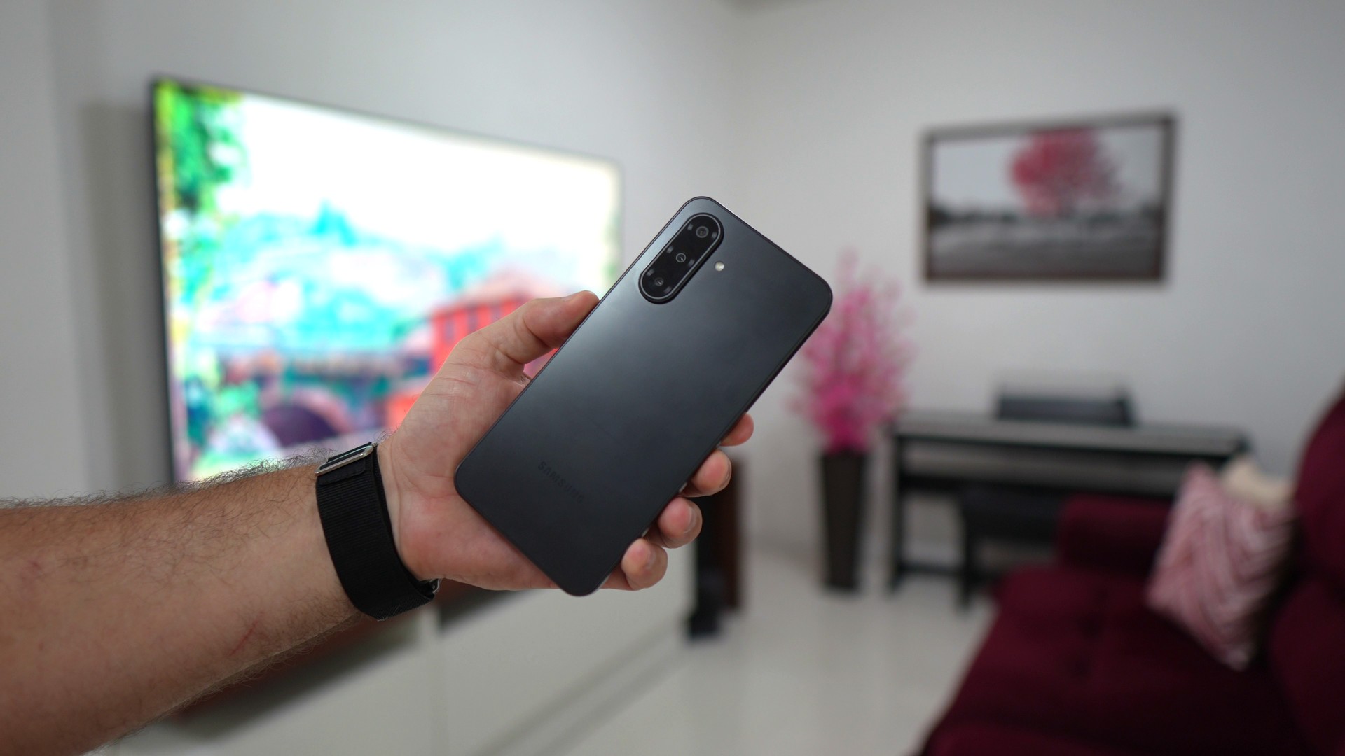 Galaxy A17 5G: cupom da Amazon dá desconto em celular com tela grande e One UI 8