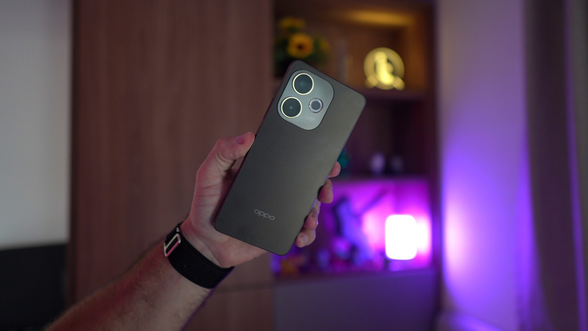 OPPO A5 Pro em promoção! Celular com bateria de 5.800 mAh e resistência militar por R$ 1.799