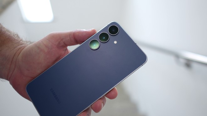 Menor preço histórico: Galaxy S25 FE fica em oferta na Amazon com cupom