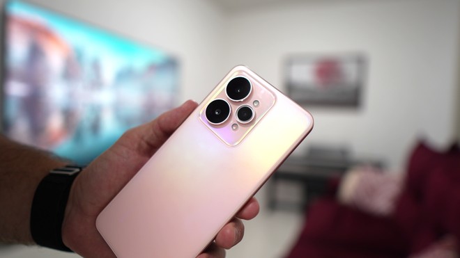 Realme 15 em oferta: celular com bateria gigante e boa resistência despenca de preço