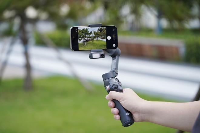DJI Osmo Mobile 8 é lançado com rotação 360° e autonomia de até 10 horas
