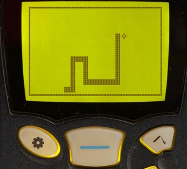 Nokia 1100 Clássico jogo da cobrinha Snake II 