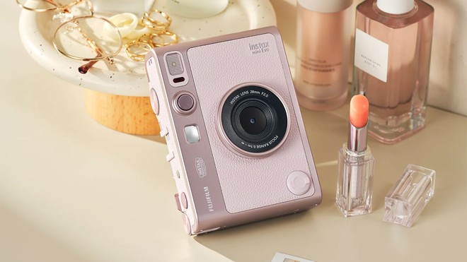 Fujifilm Instax Mini Evo ganha nova opção de cor inspirada na 'elegância retrô'