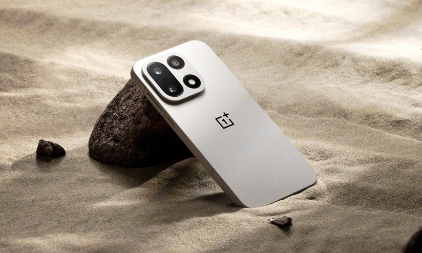 OnePlus 15 recebe primeira atualização da OxygenOS com patch de