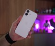  celular compacto com iOS de ?ltima gera??o despenca de pre?o na Shopee