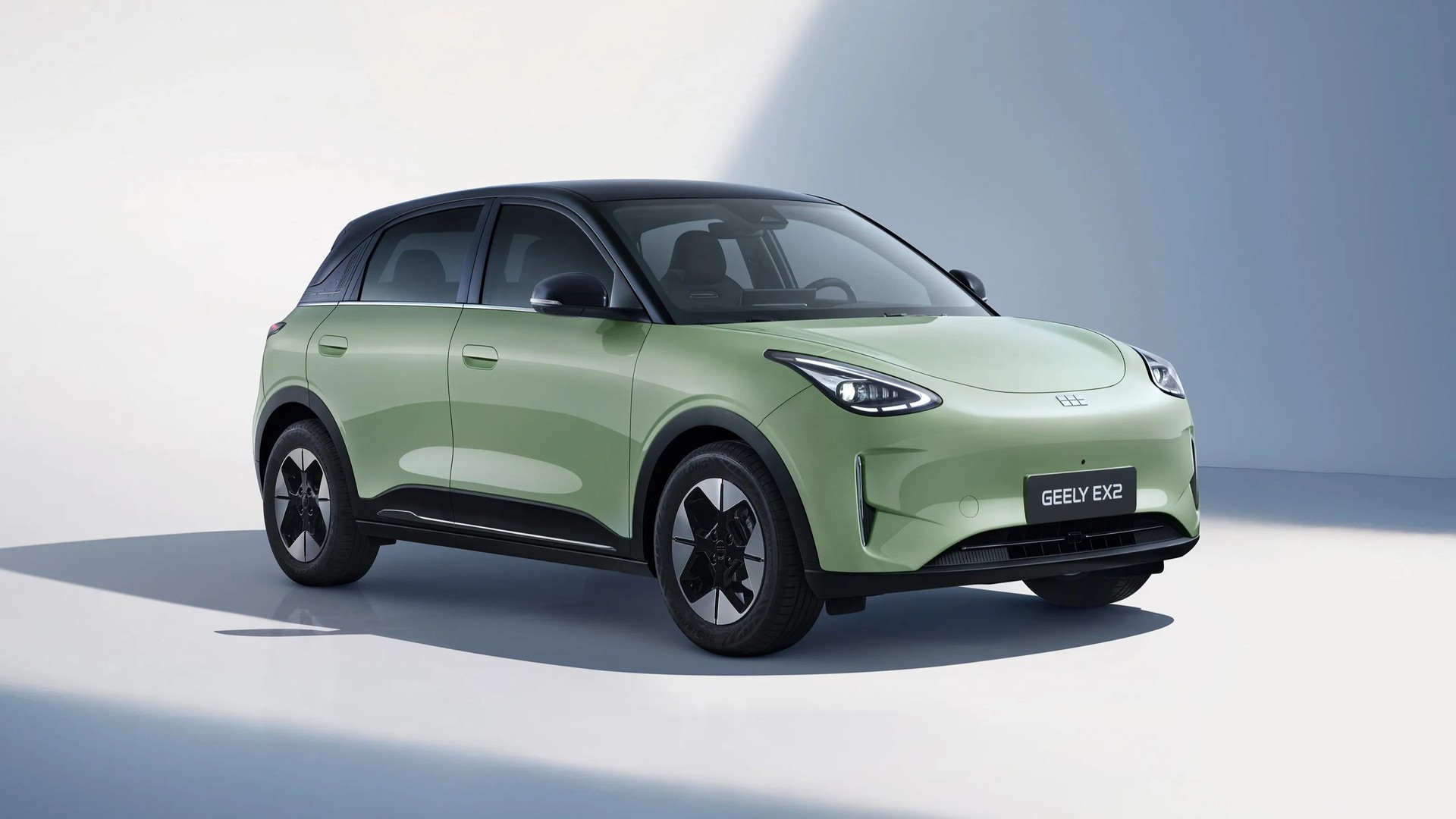 A Geely Auto reporta fortes vendas em janeiro, entregando mais de 270.000 veículos, com as vendas internacionais mais que dobrando