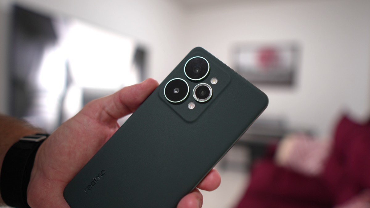 Realme 15 Pro em oferta! Celular com 512 GB combina bateria gigante e design de luxo