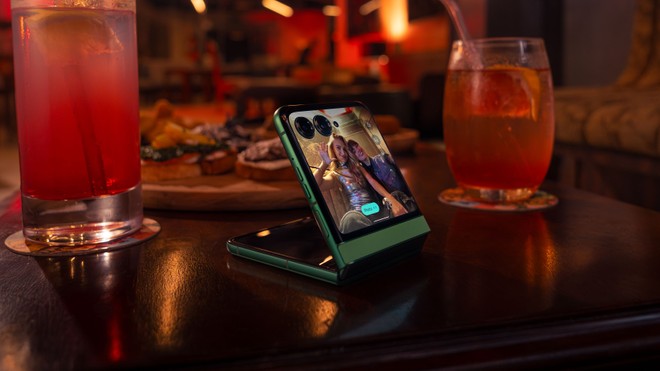 Razr 60: aproveite celular dobrável acessível com desconto em até 18x sem juros
