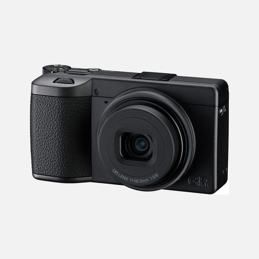 Câmera Ricoh GR IV ganha versão monocromática com sensor APS-C e