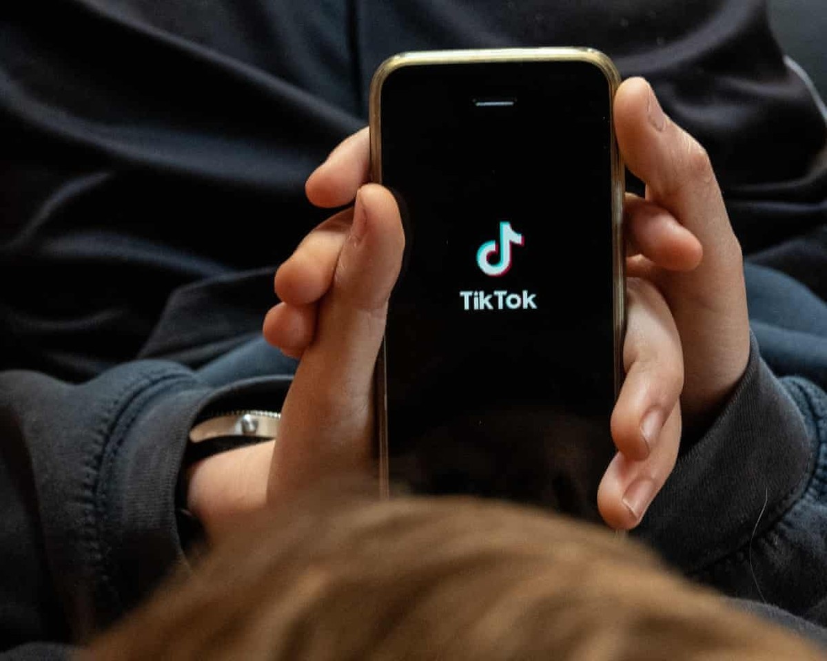 TikTok faz acordo na Justiça enquanto nova ação culpa redes sociais por mortes de jovens