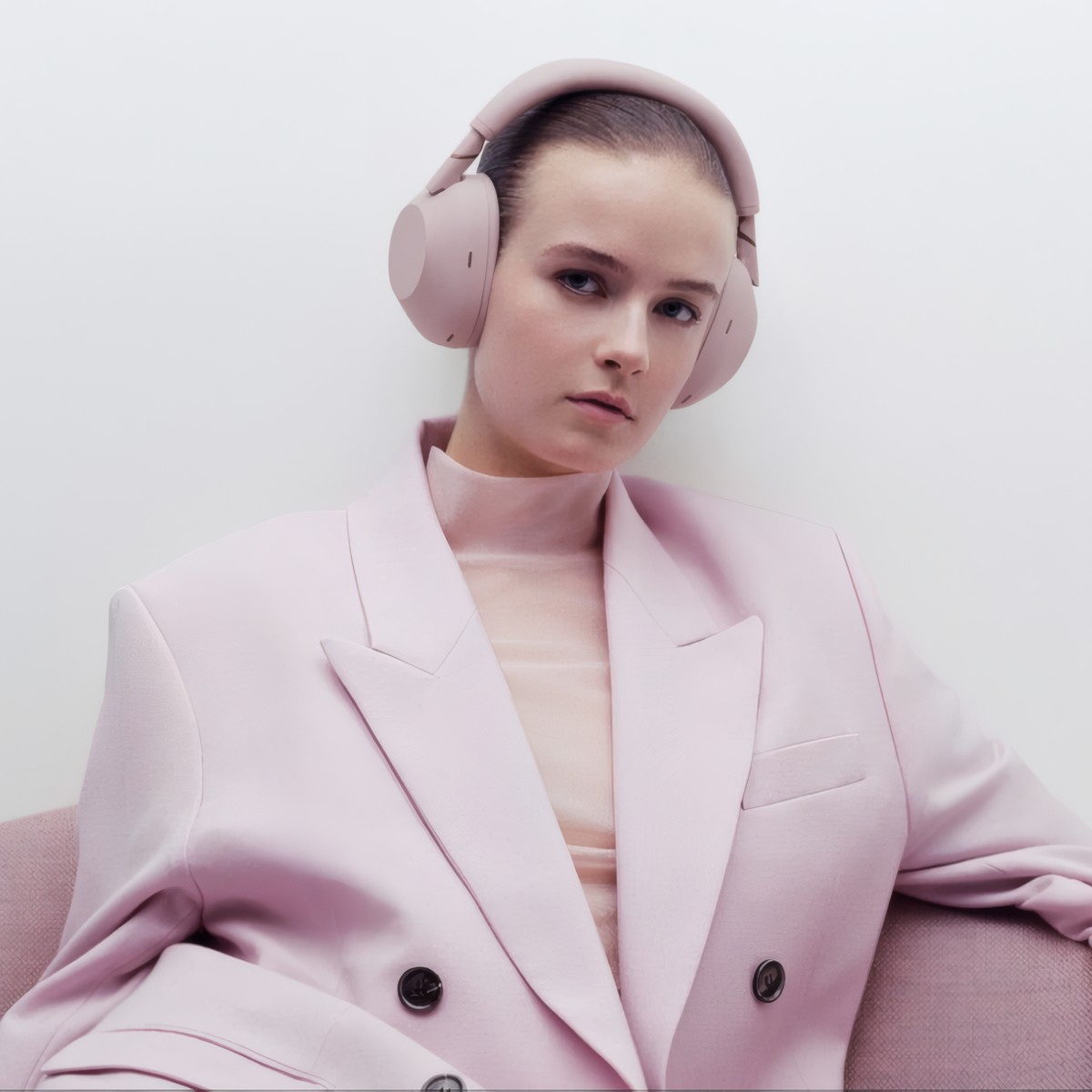 Sony WH-1000XM6 estreia nova cor Sand Pink e amplia opções