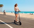 Bicicletas e patinetes el?tricos proibidos: Austr?lia prop?e idade m?nima de 16 anos