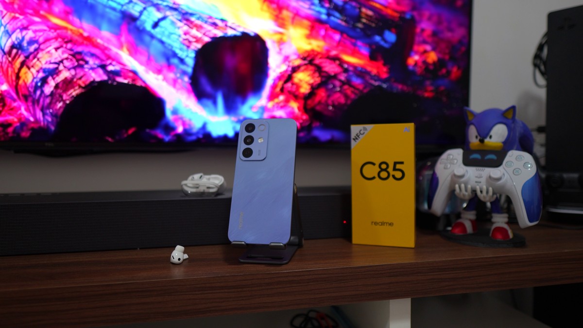 Realme C85 em oferta! Celular barato com bateria gigante cai de preço no Pix