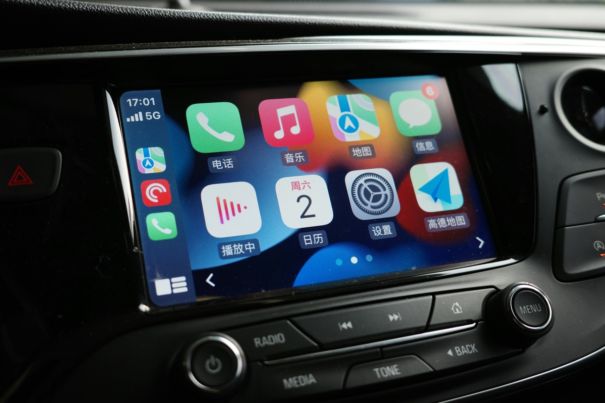 Apple CarPlay recebe atualização do Claude e soma cinco grandes apps de IA