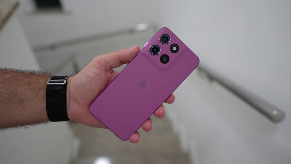Muito espaço por menos! Motorola Moto G17 de 256 GB aparece com superdesconto hoje
