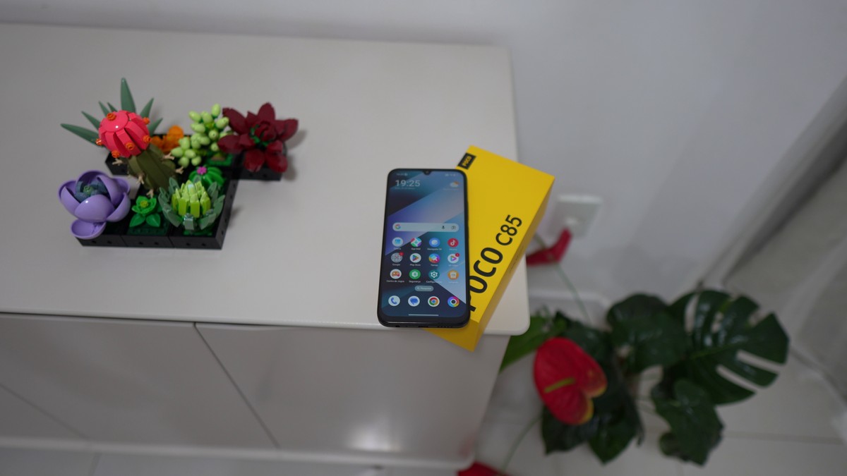 POCO C85: celular Xiaomi combina tela grande, boa resistência e preço baixo nesta oferta
