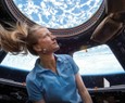 Com iPhone, astronauta da Artemis 2 filma Terra "sumindo" atr?s da Lua; veja o v?deo