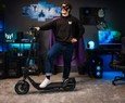 Novo patinete da Acer promete 40 km de autonomia com recarga de energia no freio