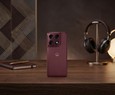 Motorola Edge 70 Pro chega ao Brasil com chip MediaTek, tela de 144 Hz e bateria gigante