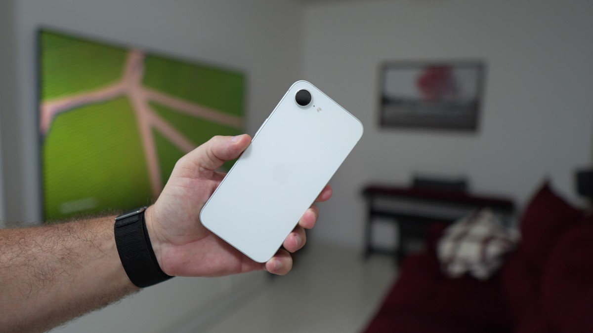 iPhone 17e em oferta! Celular 'barato' baixa de preço e vira melhor custo-benefício da Apple